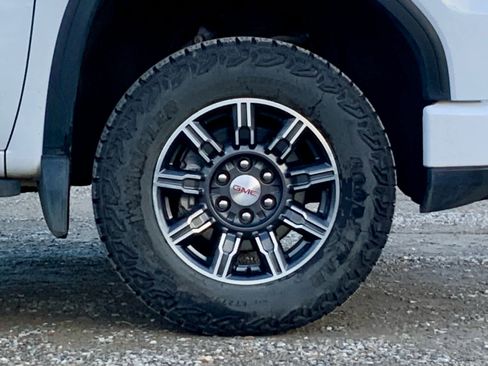 Used 2024 GMC Sierra 1500 AT4 w/ Technology Package image 18