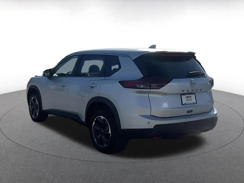 Used 2025 Nissan Rogue SV image 4