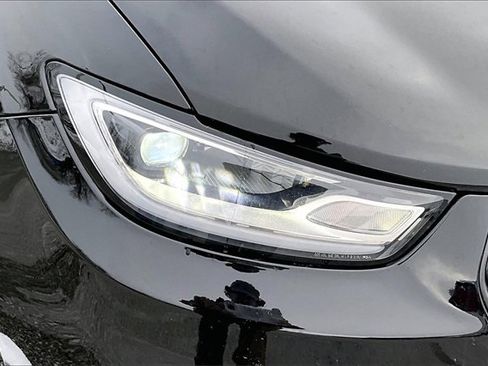 Used 2025 Chrysler Pacifica Limited image 29