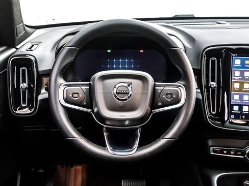 Used 2024 Volvo XC40 Recharge Ultimate image 17