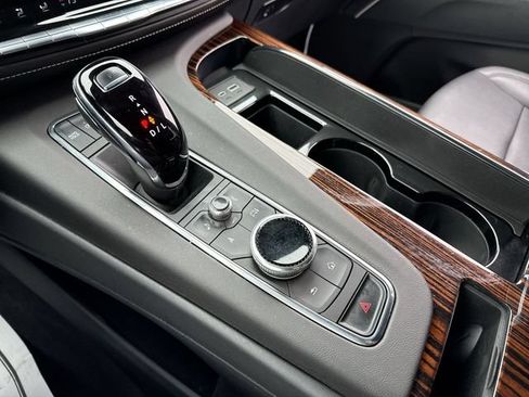 Used 2022 Cadillac Escalade Luxury AWD/4WD image 20