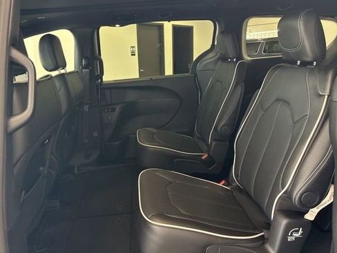 New 2026 Chrysler Pacifica Limited image 19