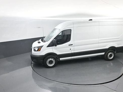 New 2026 Ford Transit 250 148 Medium Roof RWD image 18
