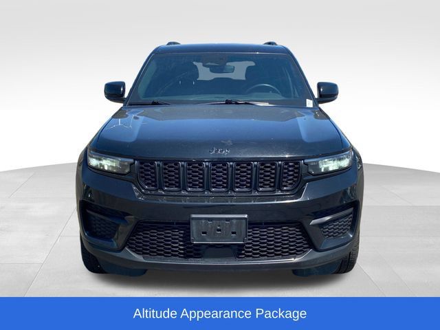 Used 2023 Jeep Grand Cherokee Altitude AWD/4WD image 2