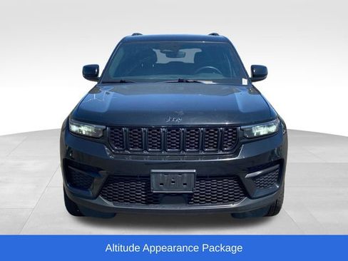 Used 2023 Jeep Grand Cherokee Altitude AWD/4WD image 2