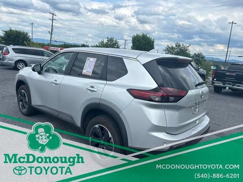 Used 2025 Nissan Rogue SV AWD/4WD image 2