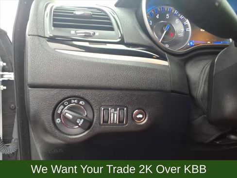 Used 2023 Chrysler 300 Touring L image 30