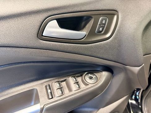 Used 2018 Ford Escape SE image 6