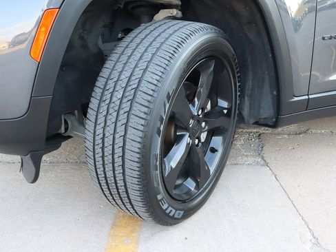 Used 2023 Jeep Grand Cherokee Altitude image 17