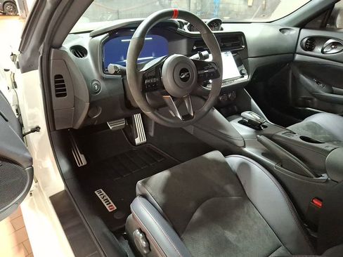 Used 2025 Nissan Z NISMO w/ Floor Mat Package image 9