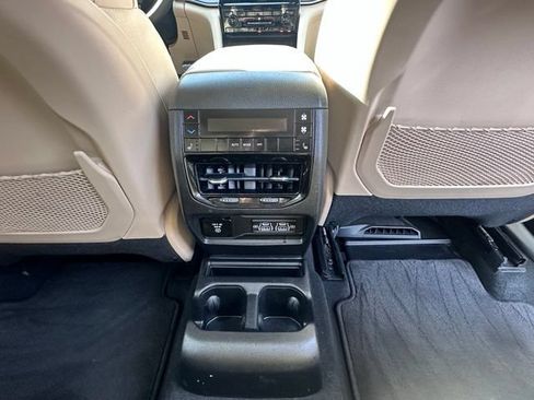 Used 2022 Jeep Grand Cherokee L Limited AWD/4WD image 31