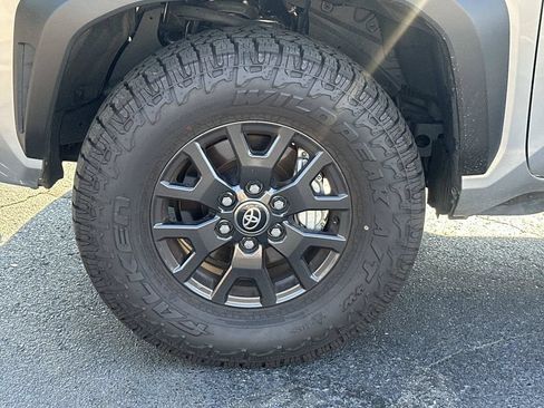 Used 2025 Toyota 4Runner SR5 AWD/4WD image 11