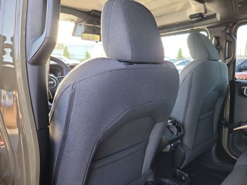 New 2025 Jeep Gladiator Sport image 10