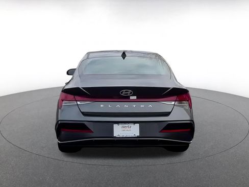 Used 2025 Hyundai Elantra SEL image 14