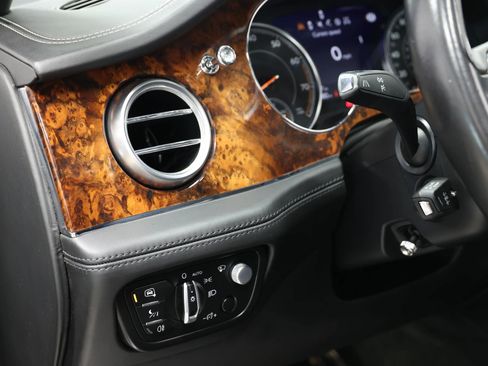 Used 2017 Bentley Bentayga AWD/4WD image 24