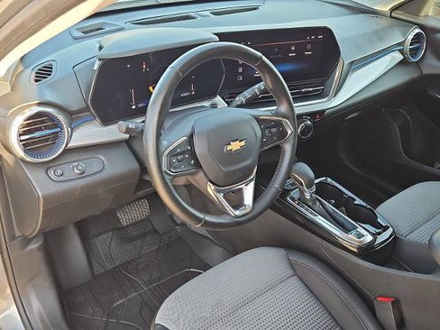 Certified 2024 Chevrolet Trax LT w/ Sunroof Package FWD image 10