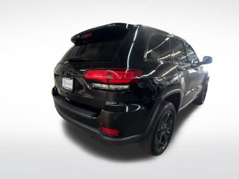 Used 2019 Jeep Grand Cherokee Laredo AWD/4WD image 9