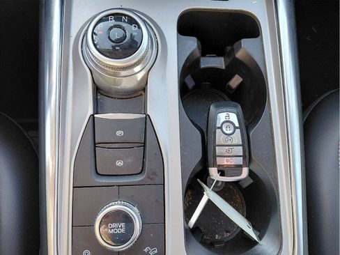 Used 2022 Ford Explorer XLT w/ Equipment Group 202A image 28