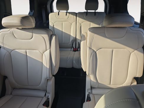 Used 2023 Jeep Grand Cherokee L Limited w/ MOPAR Finishing Package image 22