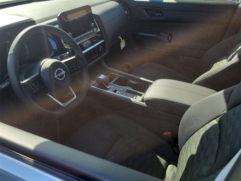 New 2025 Nissan Pathfinder SV image 3