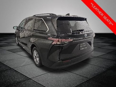Certified 2023 Toyota Sienna XLE FWD image 4