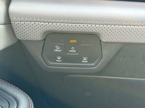 Certified 2026 Volkswagen Atlas Peak Edition AWD/4WD image 32