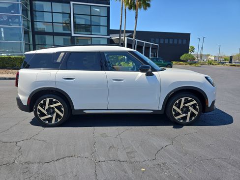 Used 2025 MINI Cooper Countryman S w/ Comfort Package Max image 3
