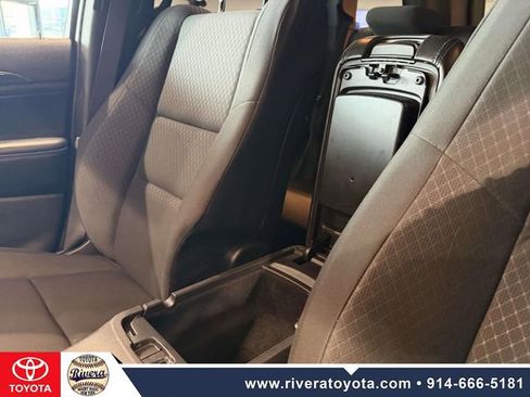 Used 2018 Jeep Grand Cherokee Laredo AWD/4WD image 26