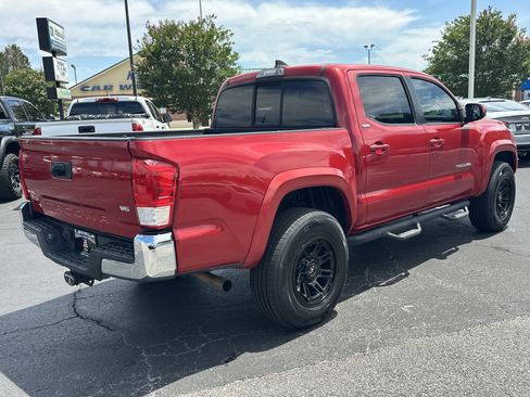 Used 2017 Toyota Tacoma SR5 w/ Tow Package RWD image 8