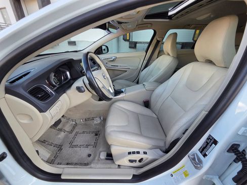 Used 2015 Volvo V60 T5 Premier FWD image 12