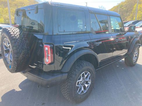 New 2025 Ford Bronco Badlands image 3