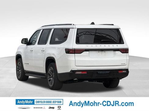 Used 2024 Jeep Wagoneer L Series II w/ Flexible Seating Group AWD/4WD image 5