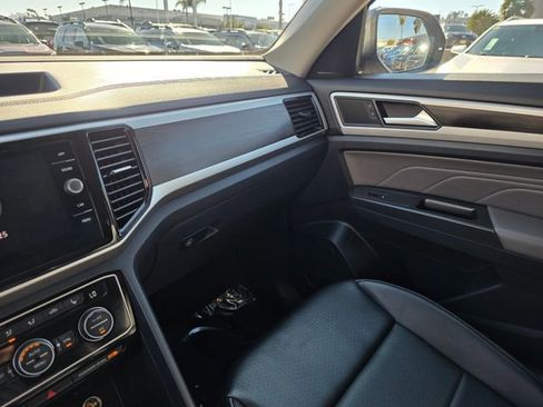 Used 2022 Volkswagen Atlas SE image 37