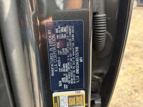 Used 2025 Kia Soul LX w/ LX Technology Package FWD image 27