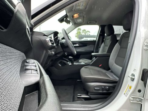 Used 2023 Chevrolet TrailBlazer LT image 2