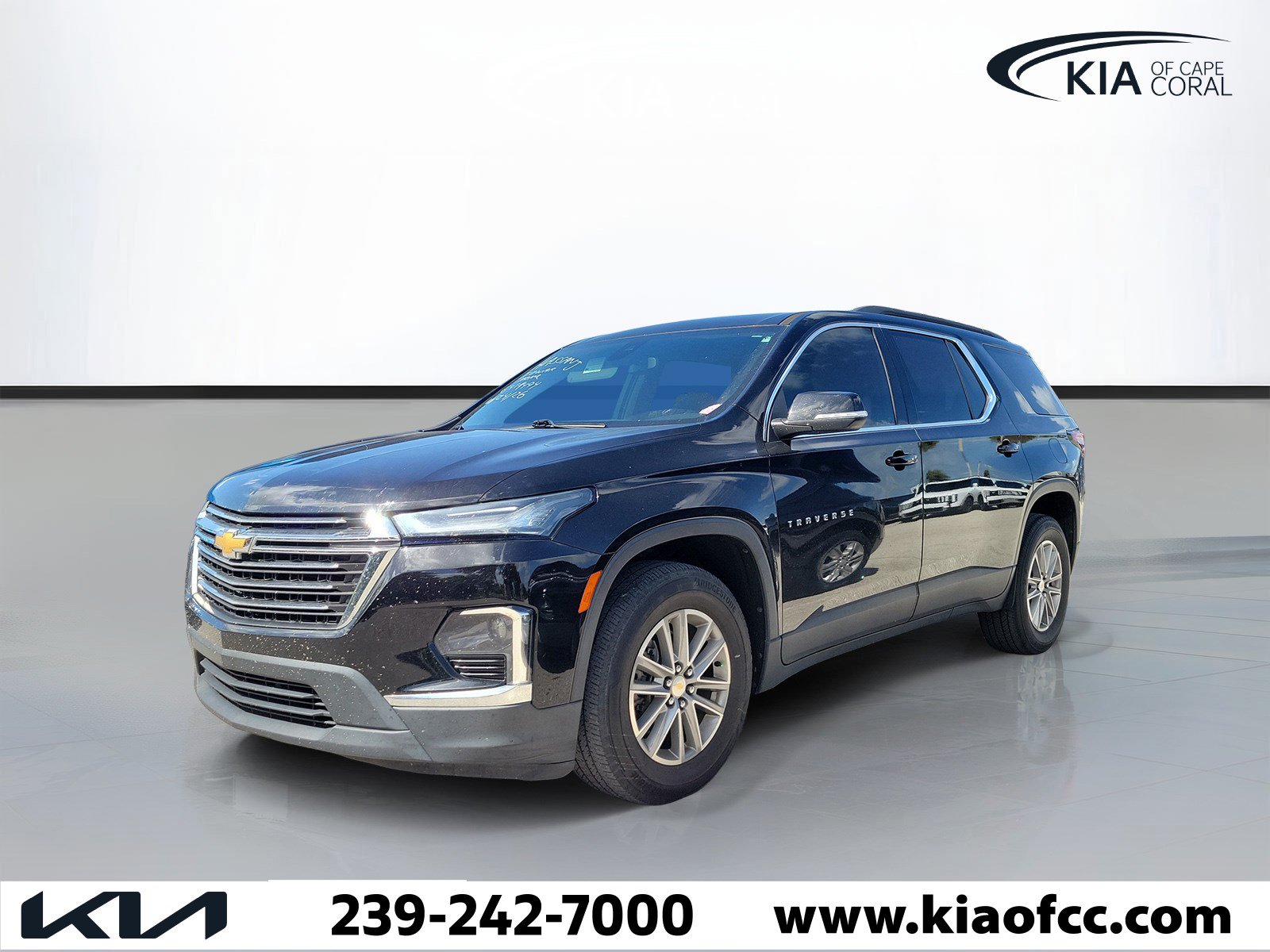Used 2022 Chevrolet Traverse LT FWD image 1