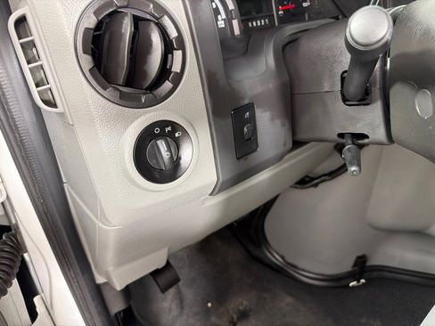 Used 2014 Ford E-250 and Econoline 250 w/ Power Group RWD image 12