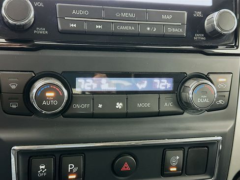 Used 2020 Nissan Titan SV w/ SV Convenience Package image 23