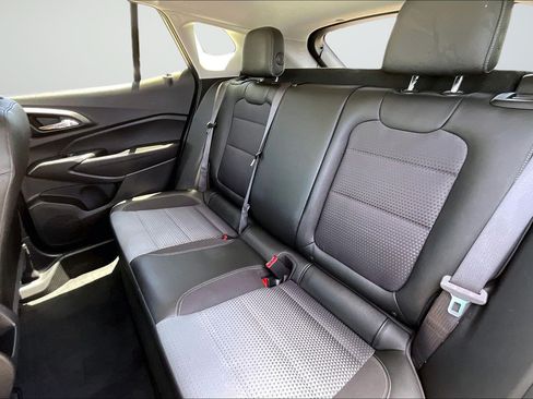Used 2025 Chevrolet Trax LT FWD image 19
