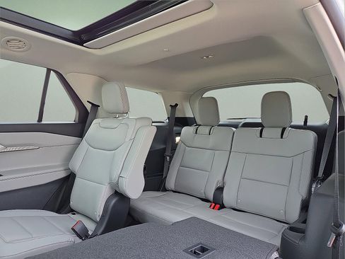 New 2026 Ford Explorer Active image 9