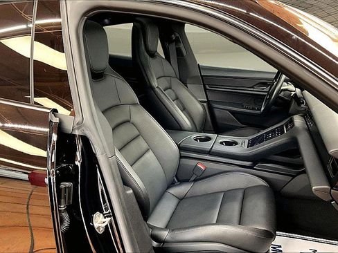 Used 2021 Porsche Taycan image 7