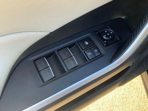 Used 2022 Toyota RAV4 XLE w/ Convenience Package image 11