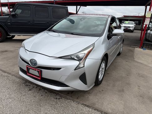 Used 2018 Toyota Prius Two w/ Prius Two Safety Plus Package image 4