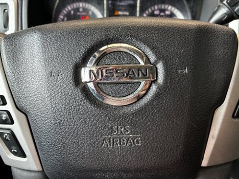 Used 2017 Nissan Titan PRO-4X w/ Pro-4x Convenience Package AWD/4WD image 14