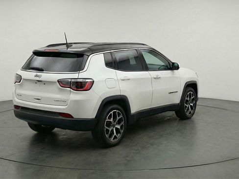 Used 2025 Jeep Compass Limited image 9