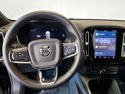 Used 2023 Volvo XC40 Recharge Ultimate image 11