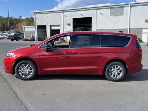 New 2026 Chrysler Pacifica Select FWD image 10