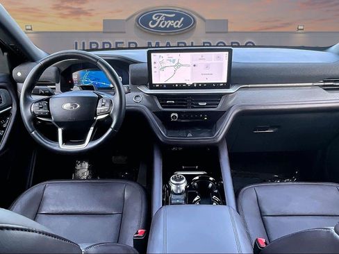 Used 2025 Ford Explorer Platinum w/ Ultimate Package AWD/4WD image 16