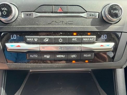 Used 2020 Ford Explorer XLT w/ Equipment Group 202A AWD/4WD image 36