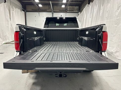 Used 2025 Toyota Tacoma SR5 image 46
